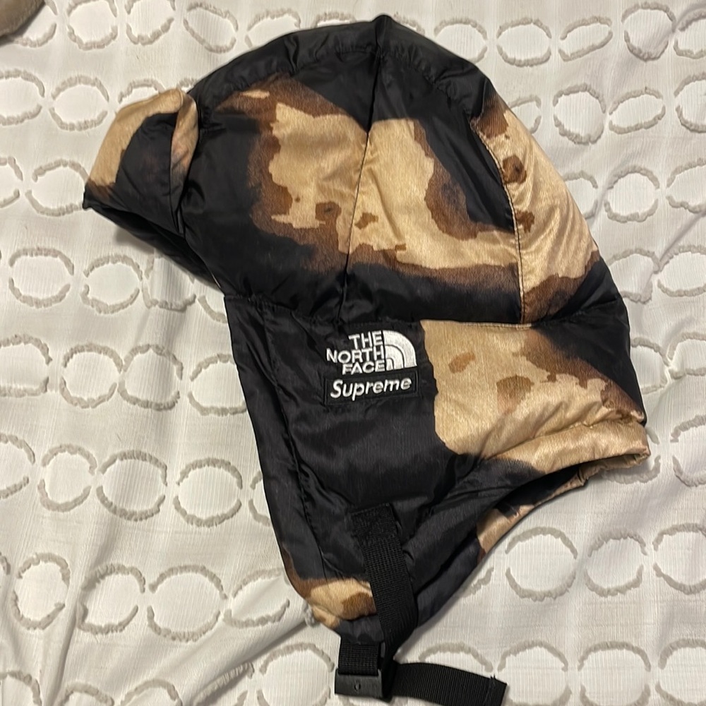 North face x Supreme winter hat